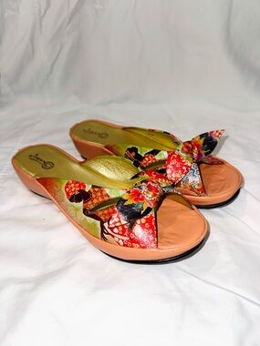 Icon  Coral Knot Slide Sandals